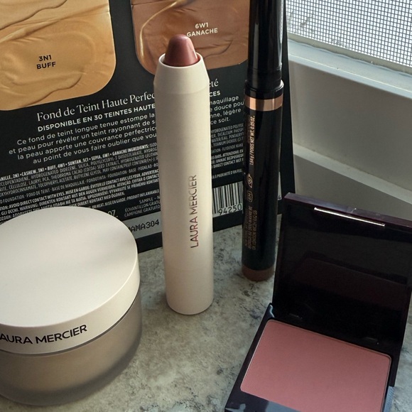 Laura Mercier Foundation and Makeup Collection - Picture 4 of 8
